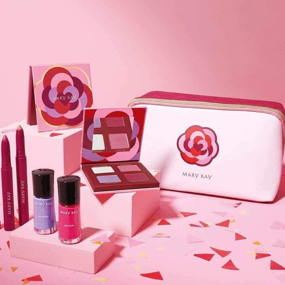 NIB Mary Kay 60th Anniversary Trend Collection & Makeup Bag